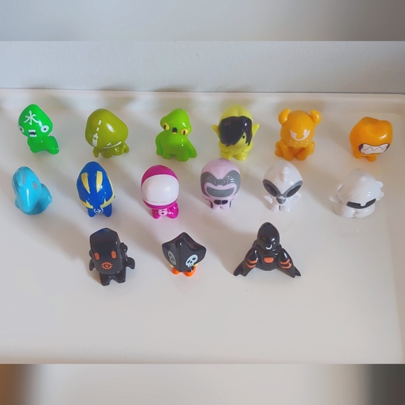 Gogo's Crazy Bones set of 15 - Picture 4 of 6